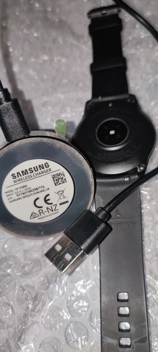 Sprzedam Samsung   Galaxy Watch (832B)  SM-R810 NFC oryginalny.