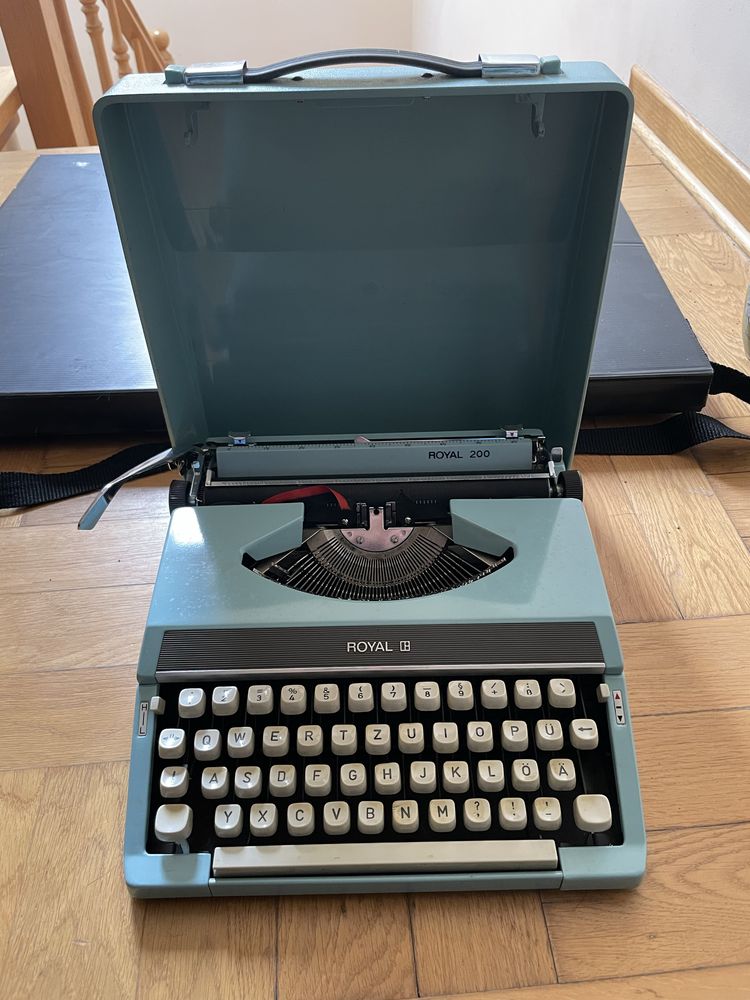 Maszyna do pisania Royal 200