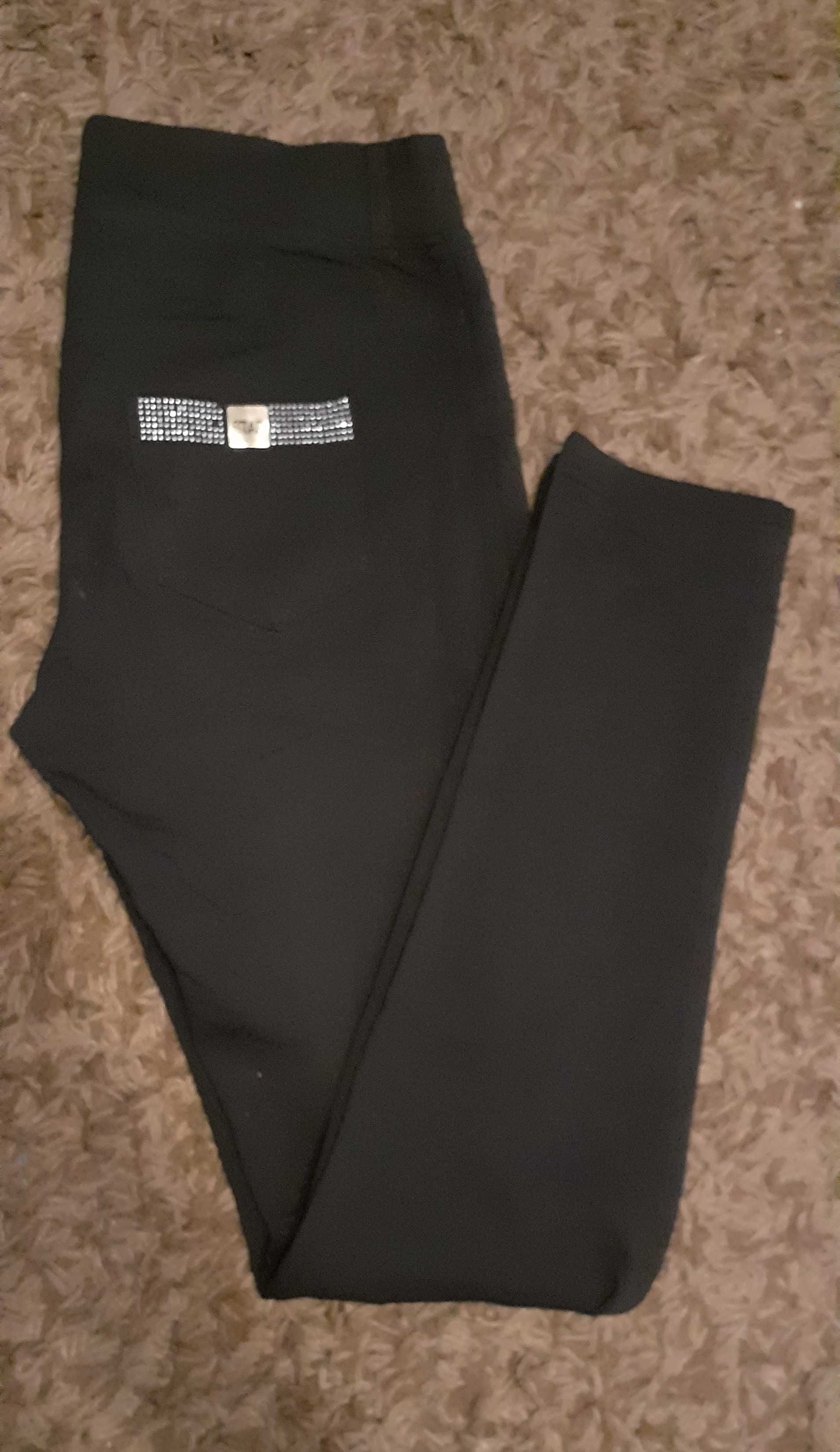 Czarne materiałowe spodnie rozmiar L
