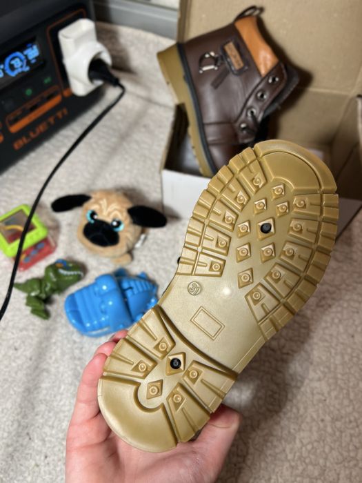 Нове взуття хлопчику ботінки