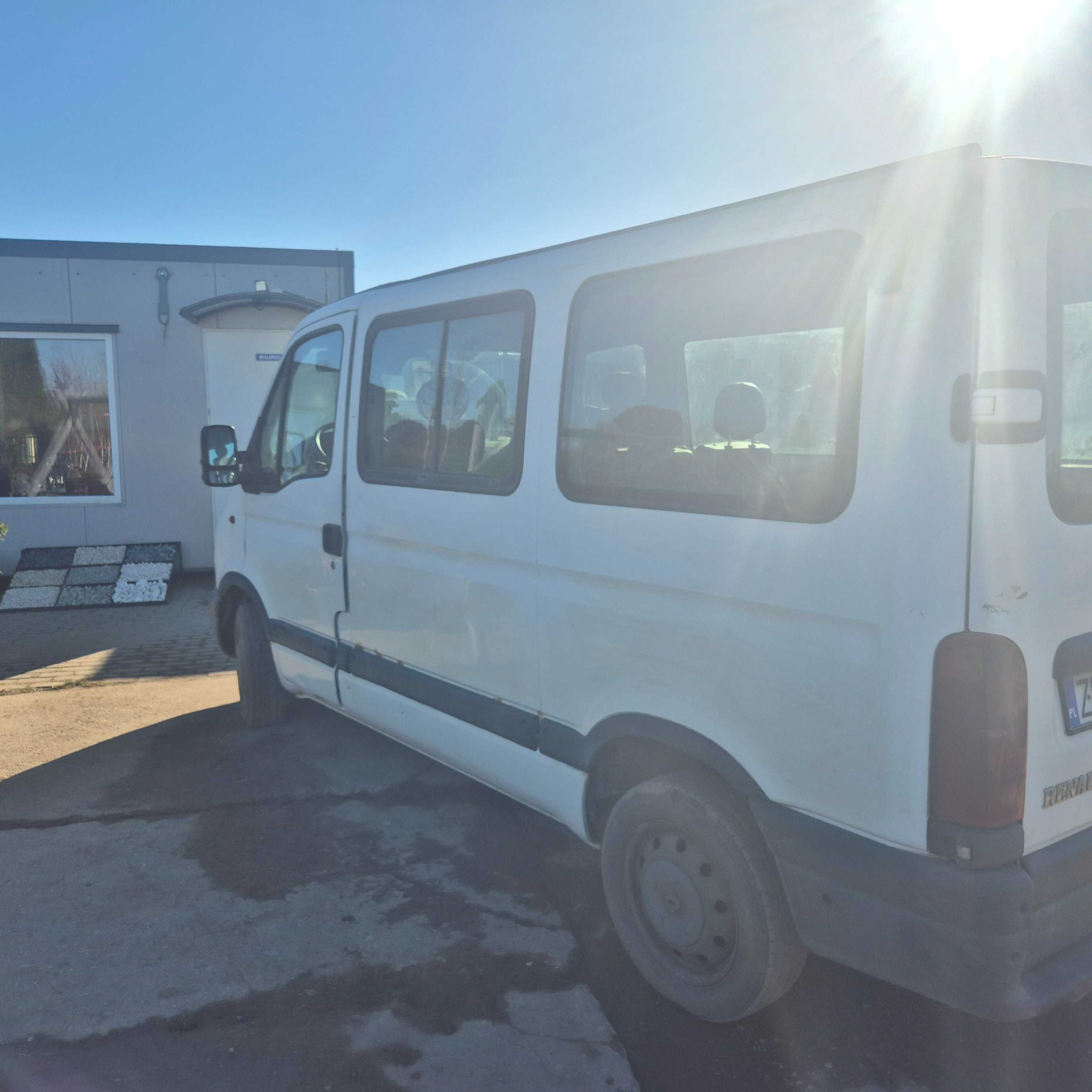 Sprzedam dwa samochody Renault Master 9 osobowe cena za dwa auta