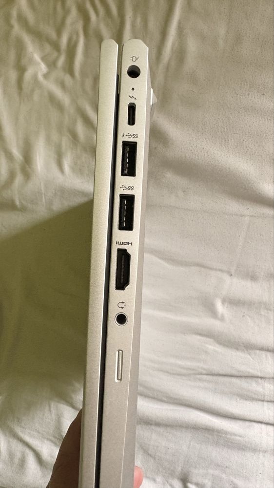HP Elitebook 640 G9 z zasilaczem