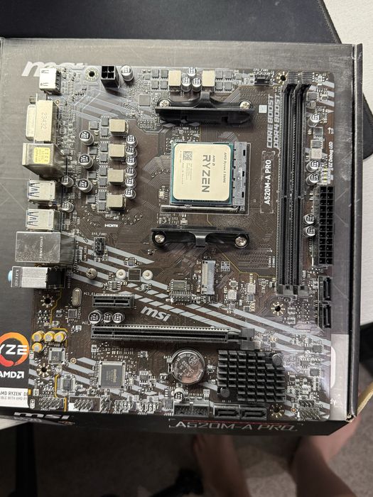 Części do komputera (procesor, płyta główna i pamięć ram)