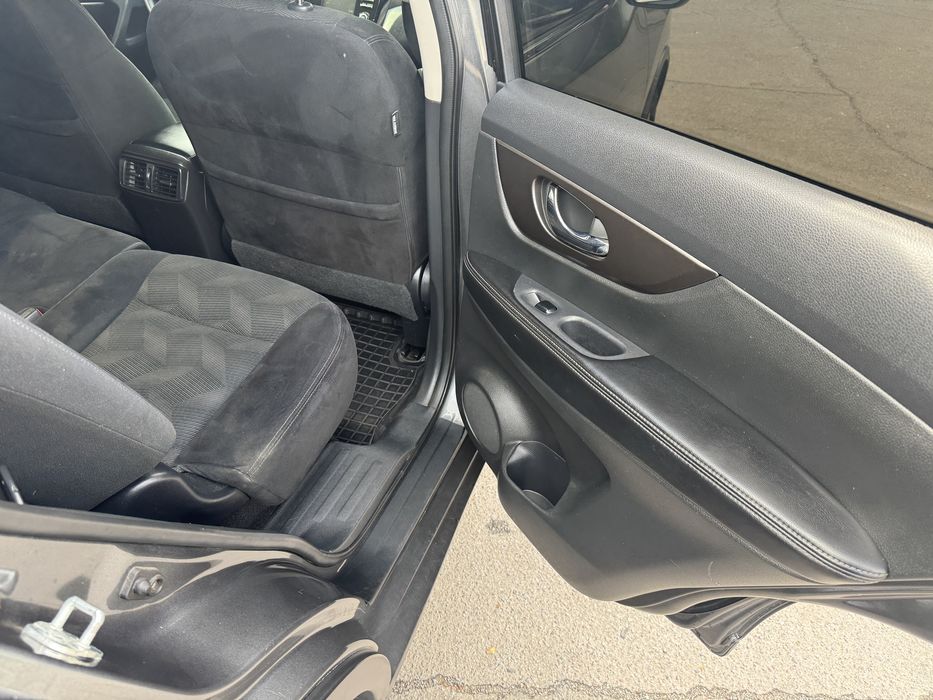Ніссан Рог Nissan Rogue