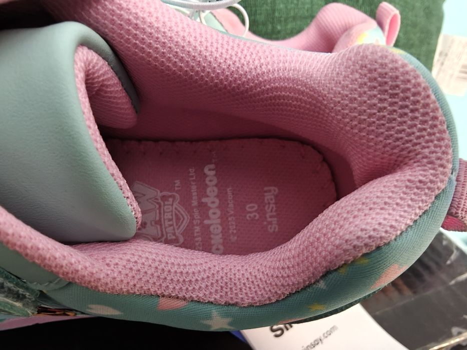 Piękne buty dziecięce rozmiar 30 z świeceniem LED w podeszwie