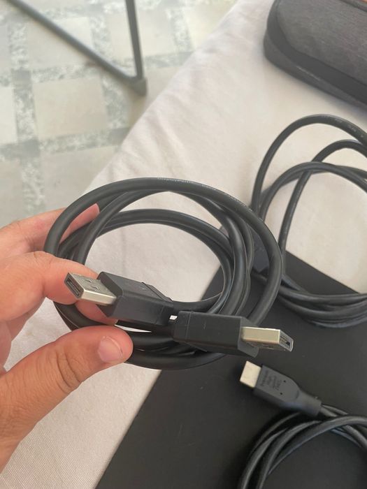 2 cabos HDMI e 1 cabos HDMI  Displayport