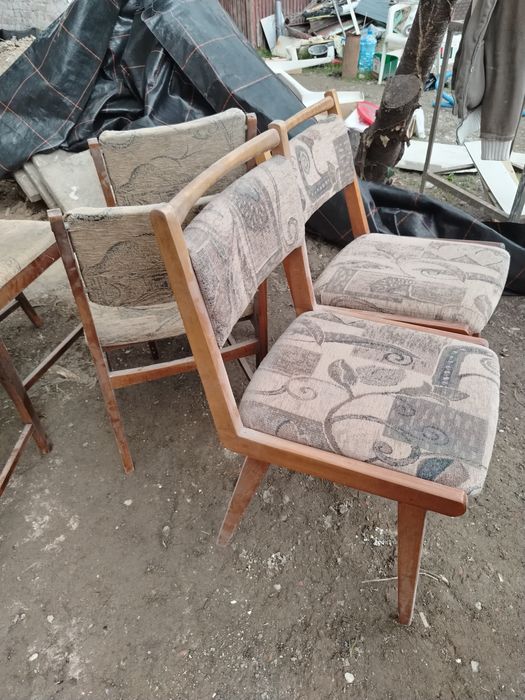 Stare stylowe krzesła z czasów PRL