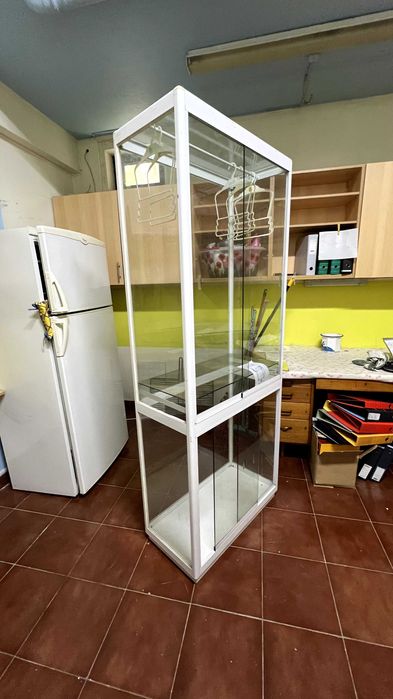 Oportunidade - Vitrine Branca com portas de vidro