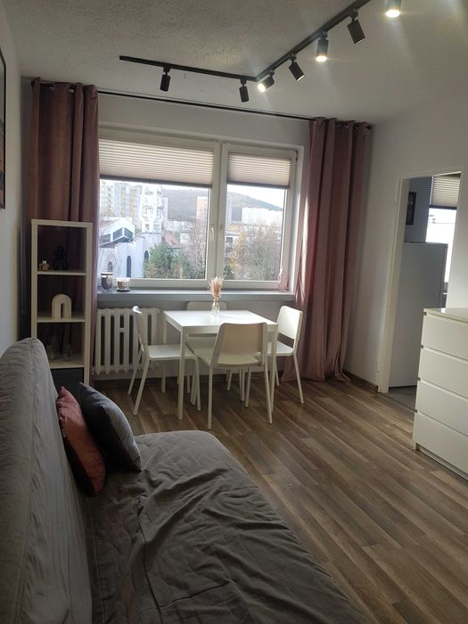 Kawalerka 28 Młyńska niskie opłaty SKM ZKM