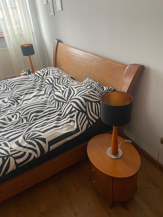 Stolik nocny wraz z lampą - 2 sztuki