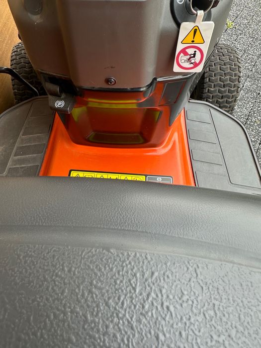 Kosiarka traktorek Husqvarna  90 Mth  2021 rok