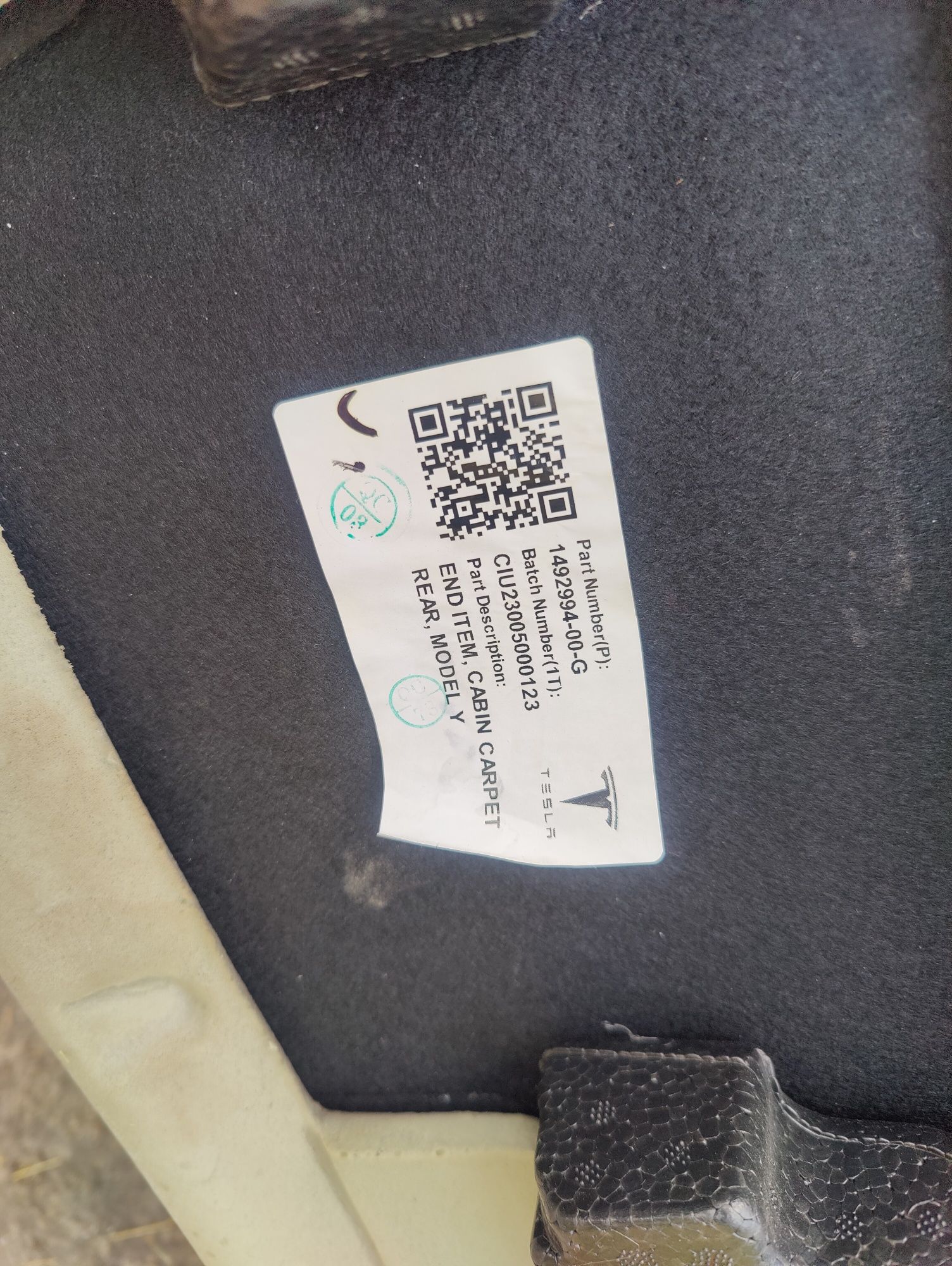 Dywan wykładzina podłoga Tesla model Y,