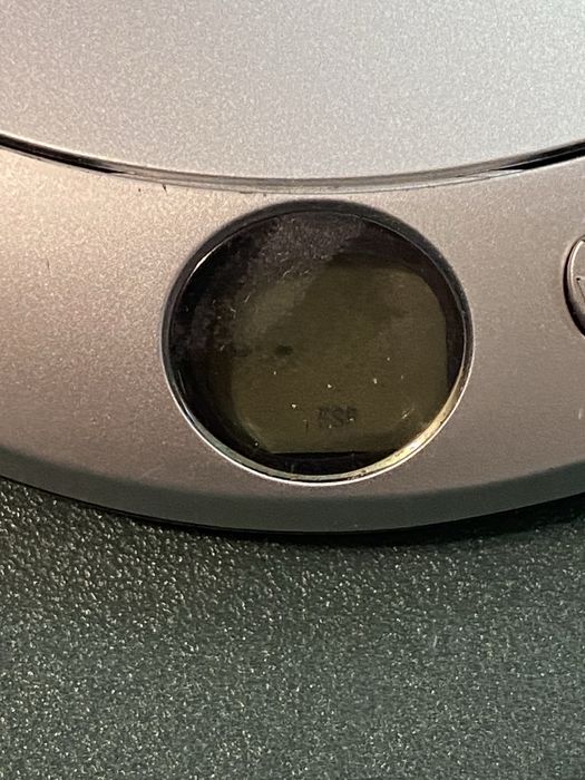 CD-плеєр Bush (Discman) працює