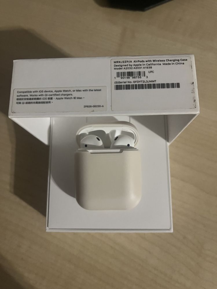 Навушники Apple AirPods 2 with Wireless Charging Case