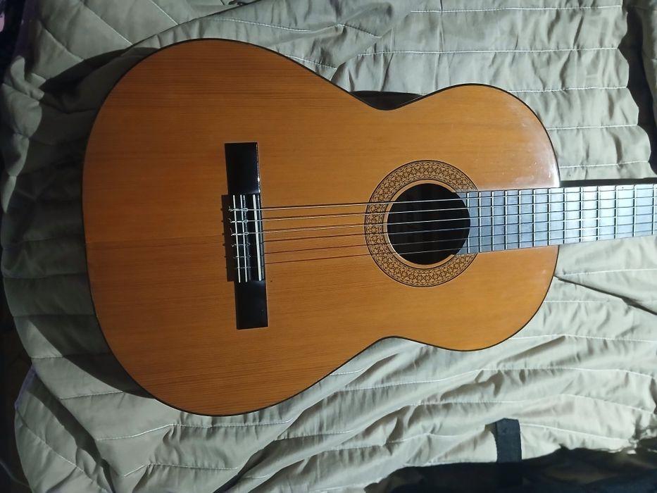 Admira Monica guitarra clássica