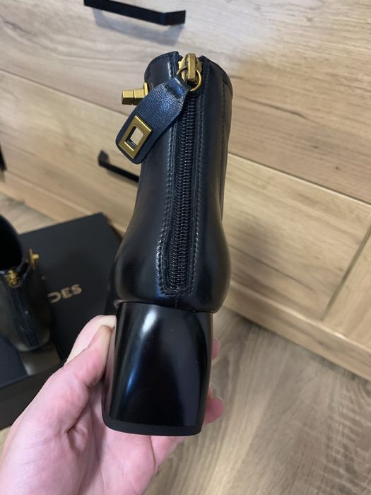 Нові черевички-ботильйони(37) натуральна шкіра