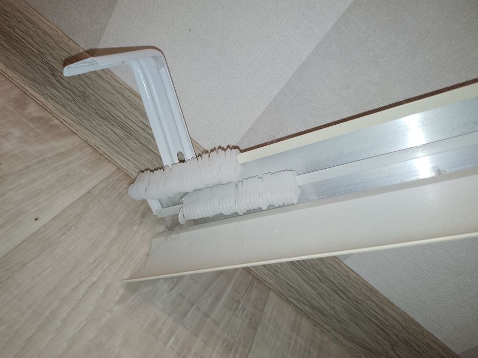 Продам Карниз Новий