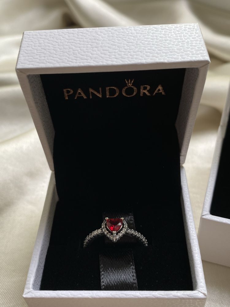 Кольцо Pandora Пандора "Блестящее сердце"