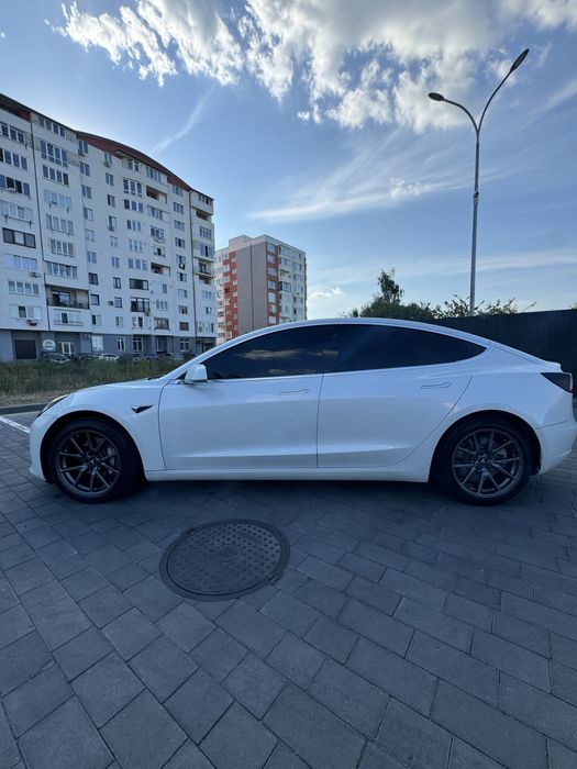 Tesla Model 3 2020p