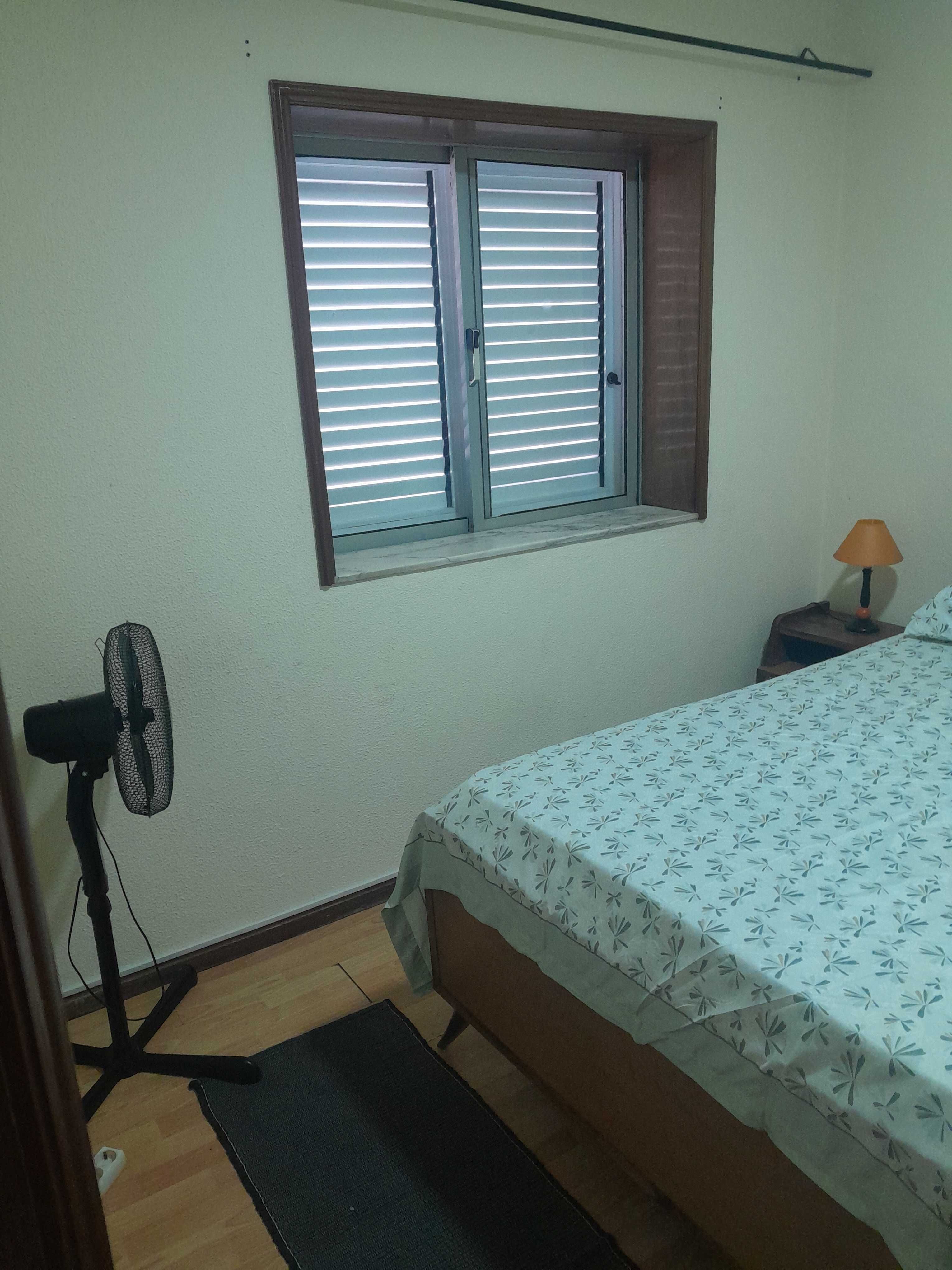 Alugo quarto para mulheres