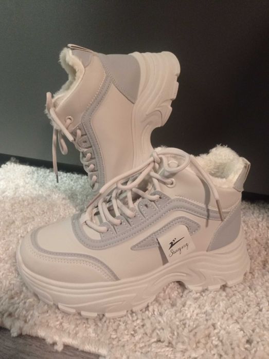 Зимові жіночі кросівки р39