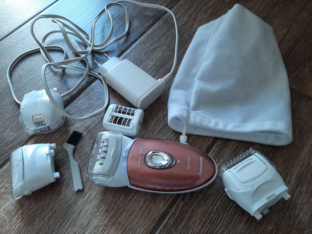 Depilator Panasonic ES-ED93 z końcówkami światełkiem