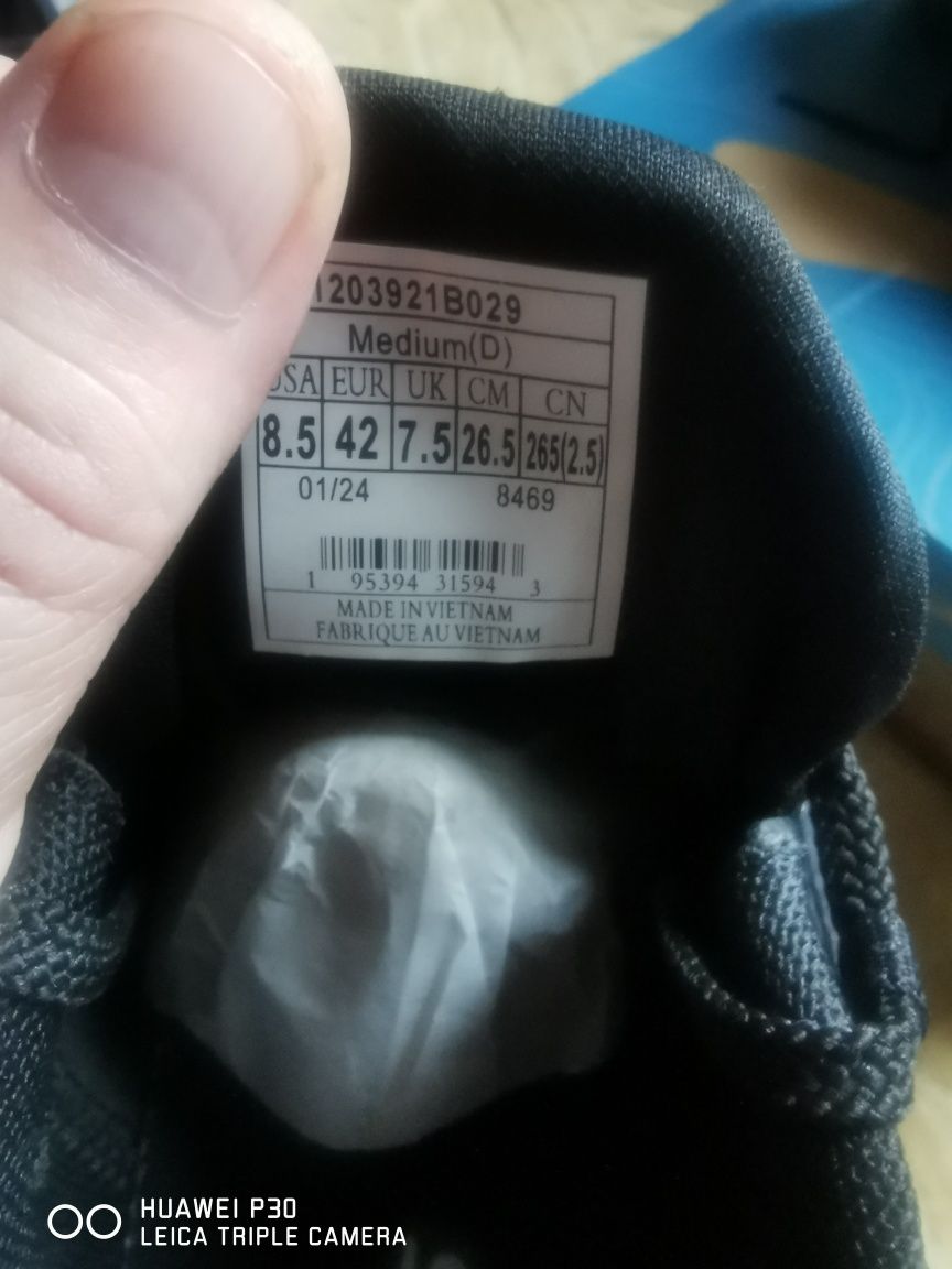 Продам кросівки Brooks