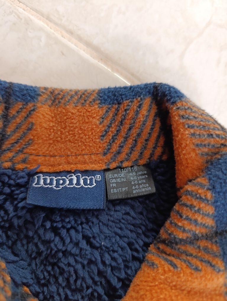 Vendo camisa com pêlo por dentro e calças polares , de menino!!
