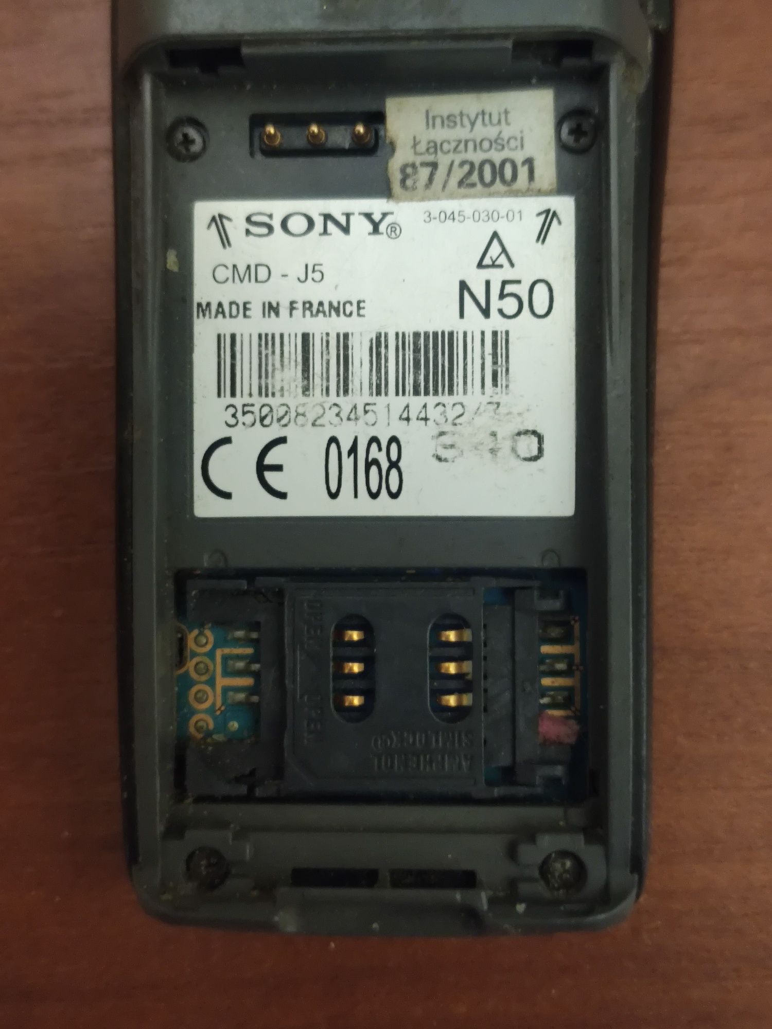 Продам телефон Sony CMD-J5