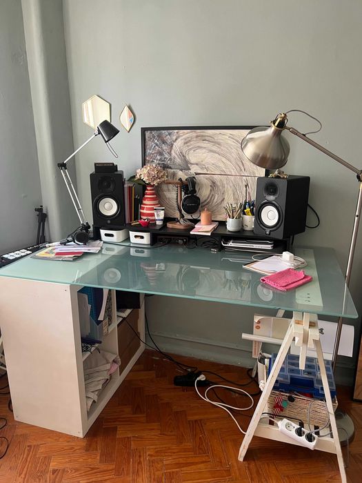 Tampo Secretária vidro fosco IKEA e cavalete branco