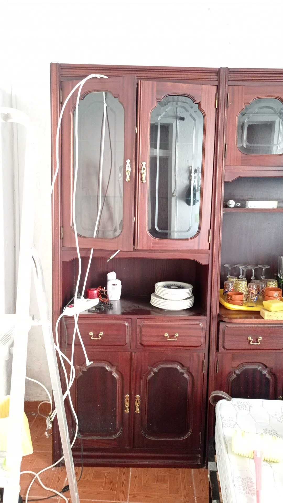 Mobília de sala com móveis diversos