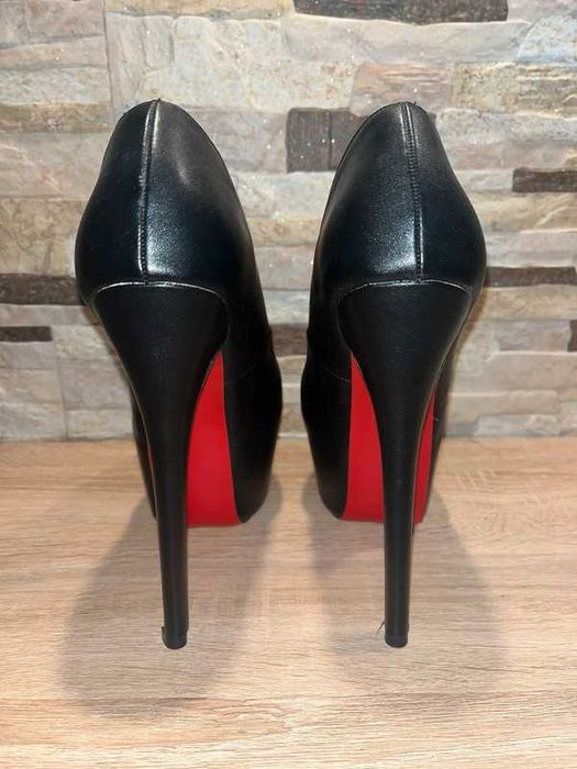 Christian Louboutin r.37 czarne szpilki z czerwoną podeszwą nowe