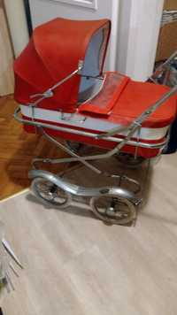 Stary duży wózek dla lalki