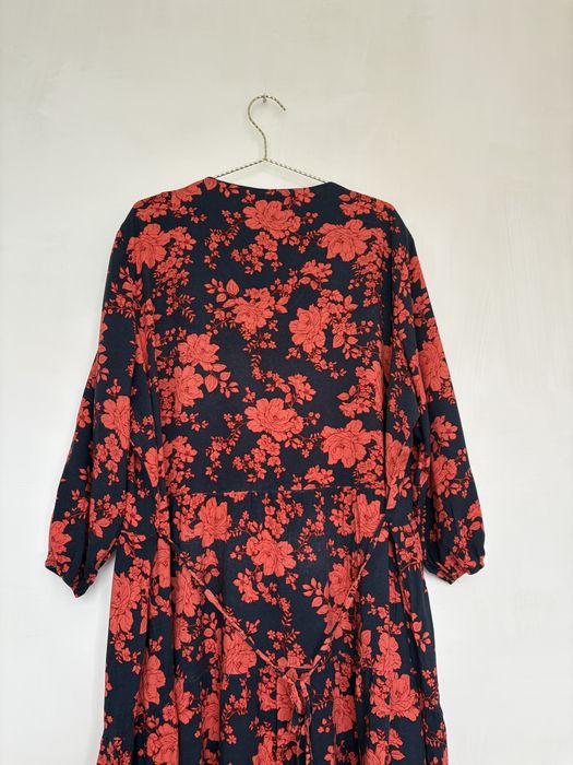 Granatowa sukienka midi w czerwone kwiaty Nutmeg 50 5xl plus size