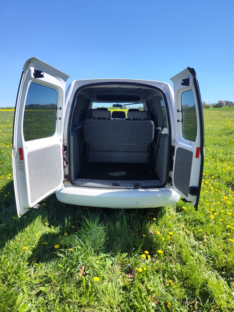 VW Caddy maxsi rok 2009  105km DSG 7-osobowy