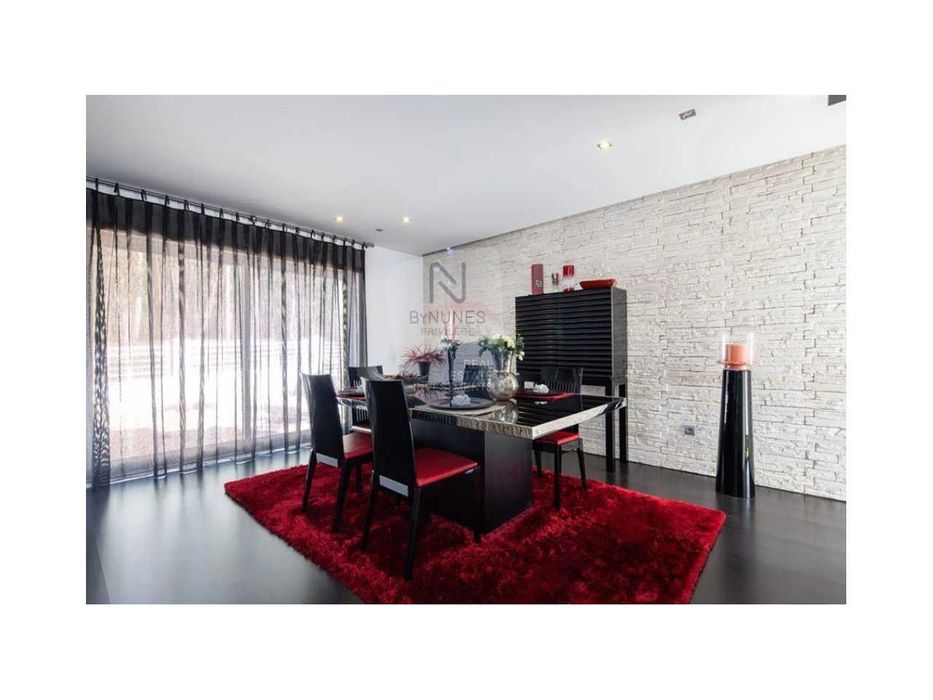 Mesa de jantar com 6 cadeiras