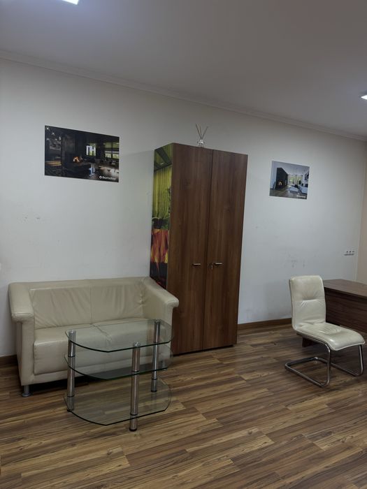 Здам в суборенду фасадне приміщення