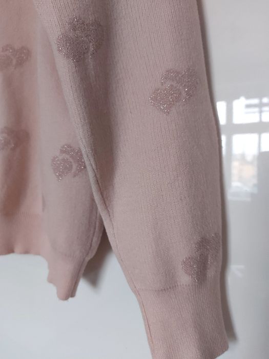 Różowy sweterek w serduszka ze srebrną nitką r.M/L Walentynki