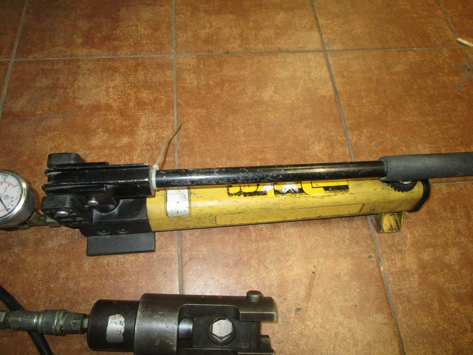Pompa hydrauliczna ręczna ENERPAC  dwustopniowa + zaciskarka do przew.