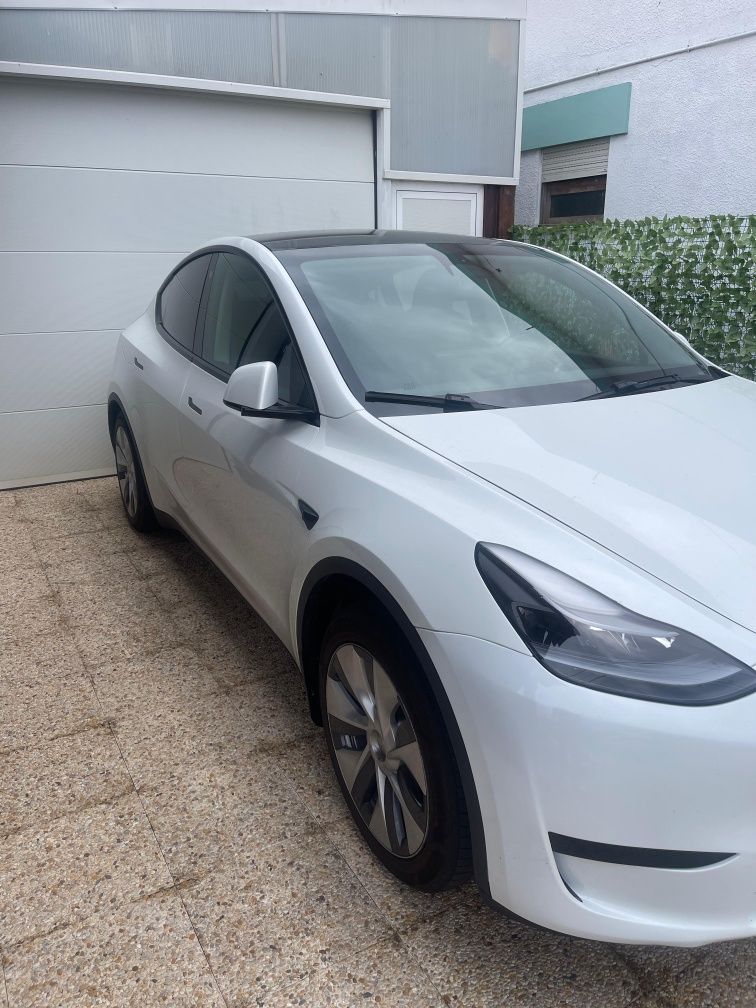 Tesla model Y RWD