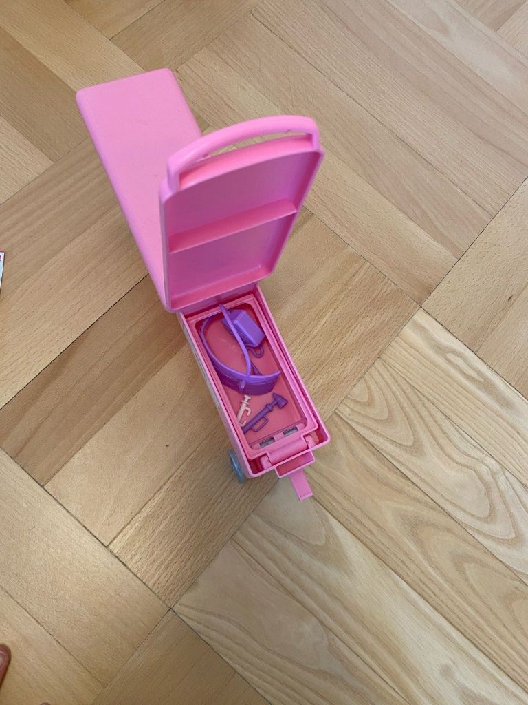 Karetka Barbie FRM 19 ze światłem i dźwiękiem Mattel mobilna klinika