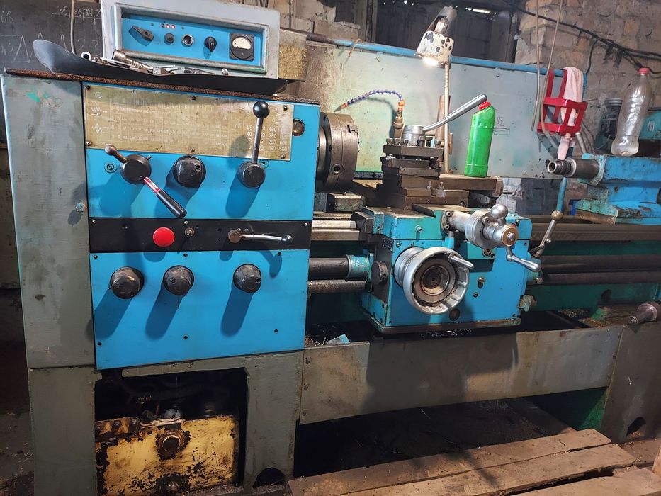 Токарний станок 1Е 95