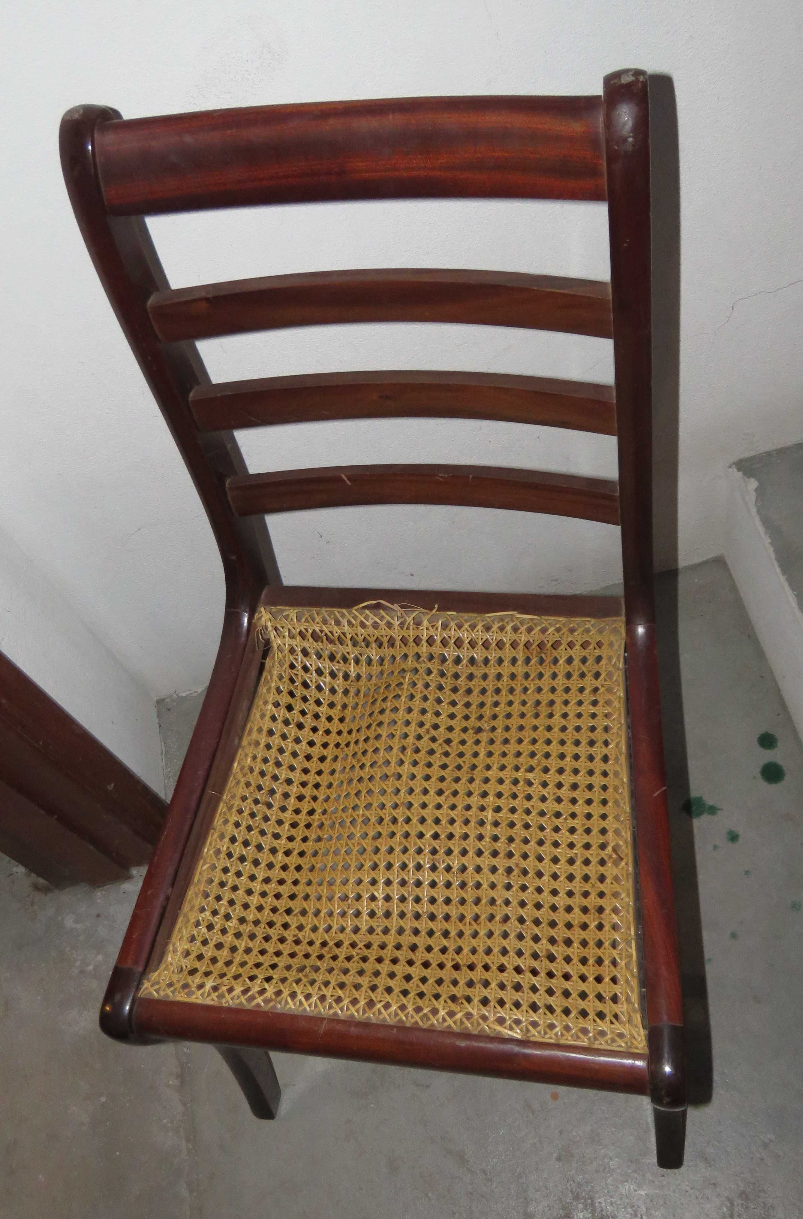 mesa de centro em palha sintética + 3 cadeiras