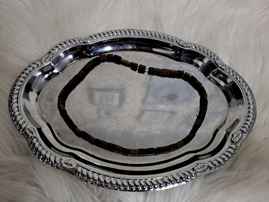 Drewniane koraliki - kształt kostkowy.