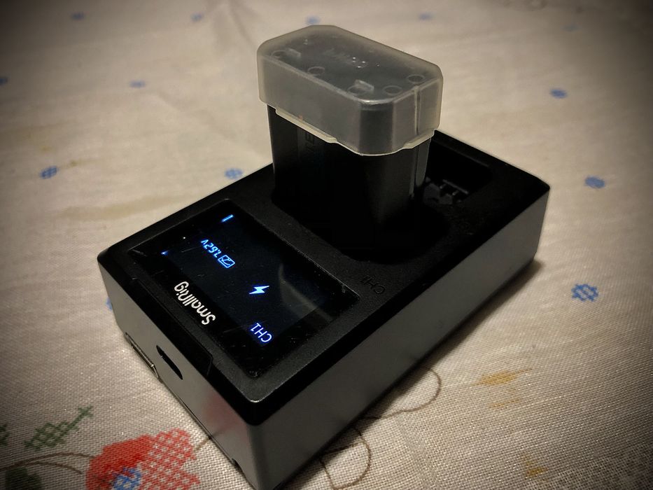 Sony ZV E-10 + Lente E PZ 16-50mm f3.5 OSS + Lente Neewer 30 mm f 1.7