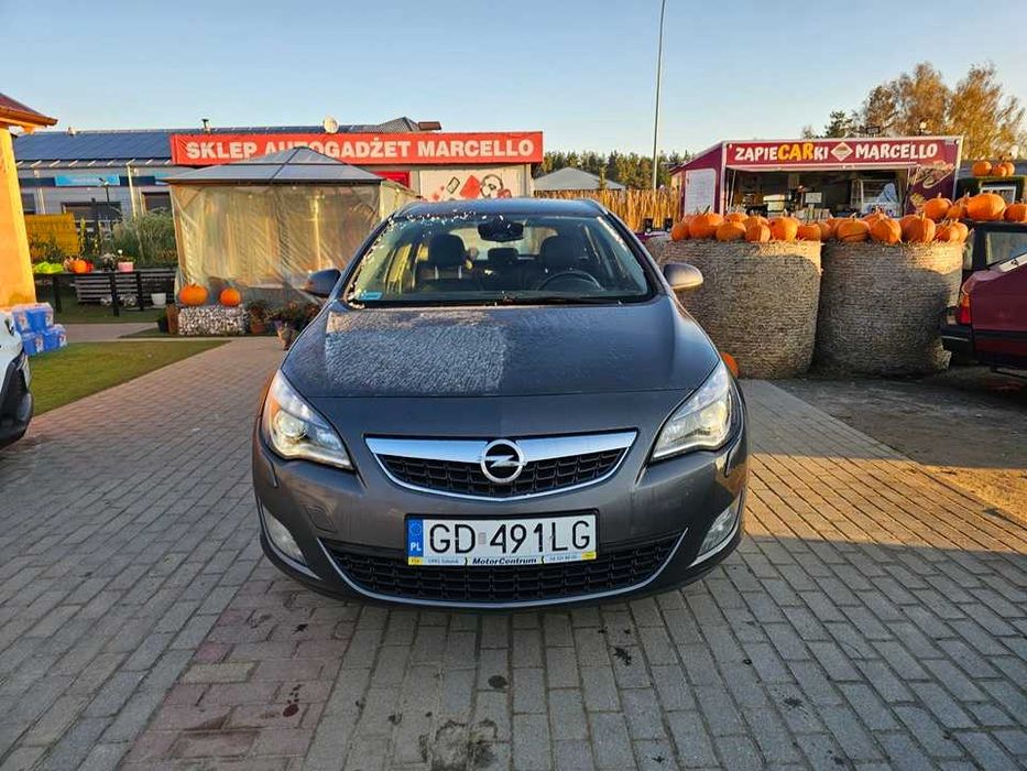 Opel Astra J 2011r/1.7 diesel/125KM/Pół skóry/klima/opłaty aktualne