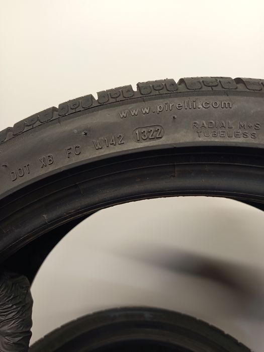 235/40R19 Pirelli Sottozero