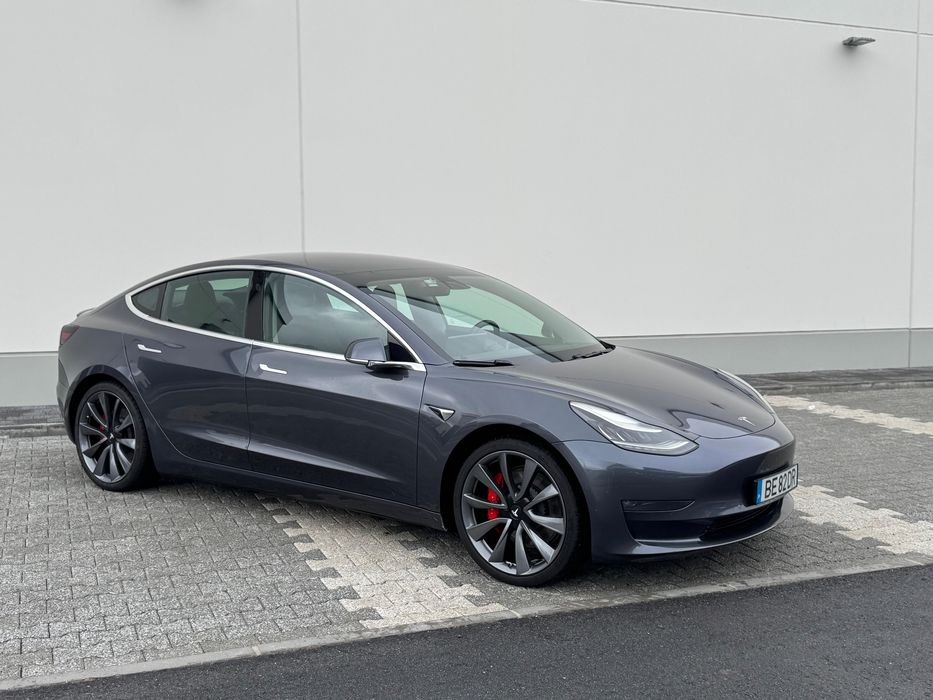 TESLA MODEL 3 PERFORMANCE