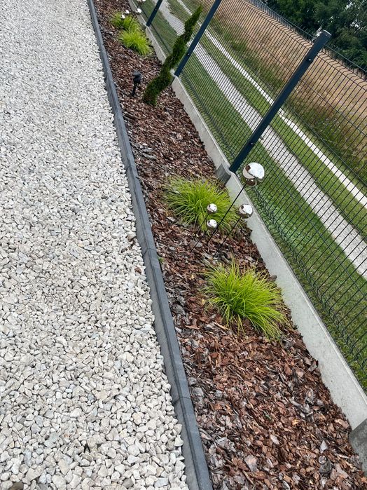 Nowe Kule ogrodowe srebrne na piku