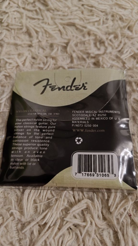 Комплект струн для  классической гитара FENDER 100 CLASSICAL CLEAR NYL